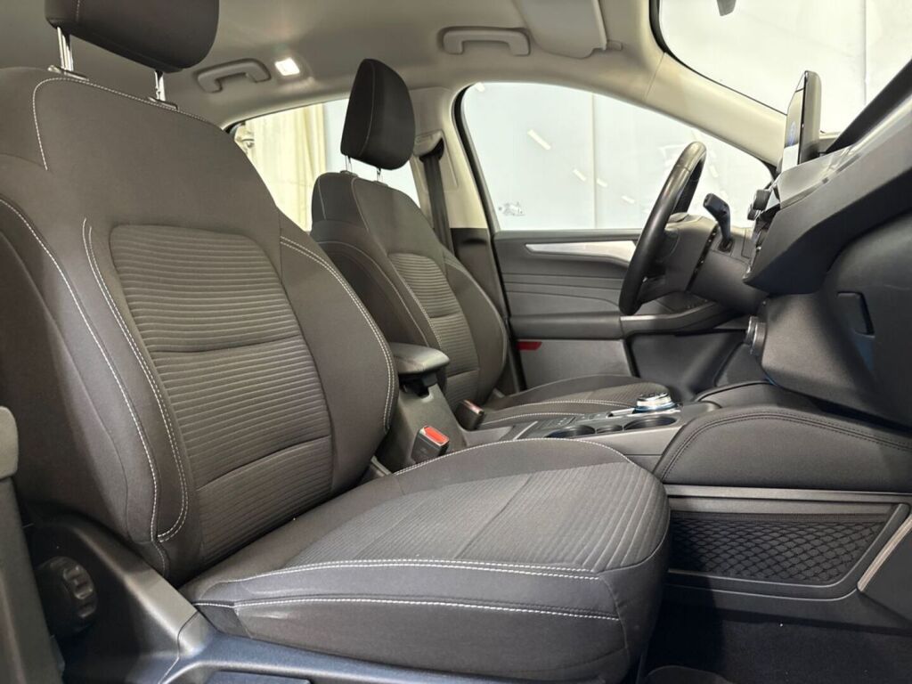 Ford Kuga 2021 Sininen