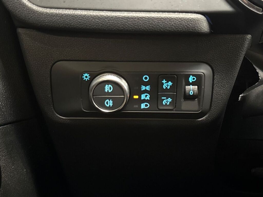 Ford Kuga 2021 Sininen