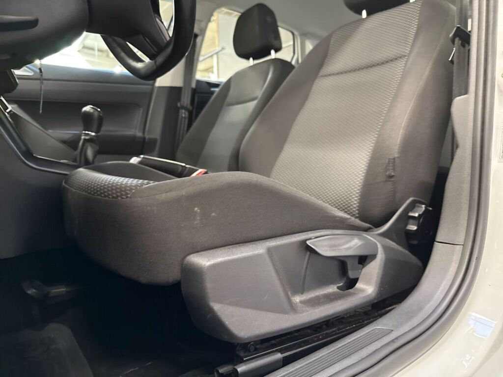 Volkswagen Polo 2021 Valkoinen