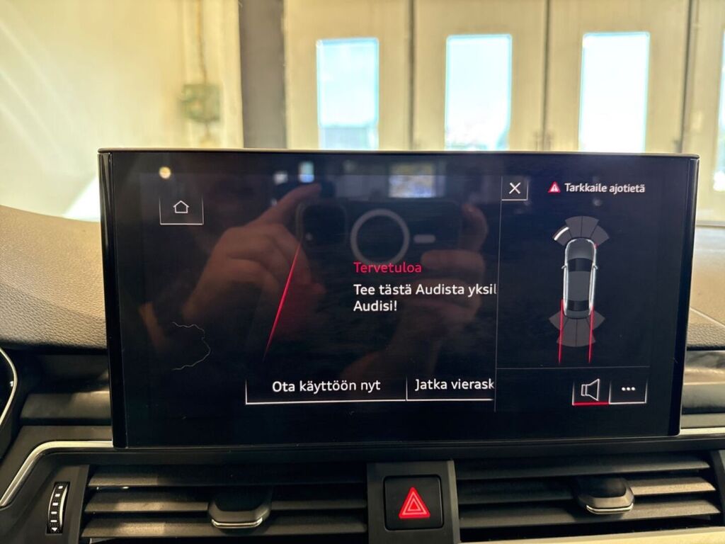 Audi A4 2021 Musta