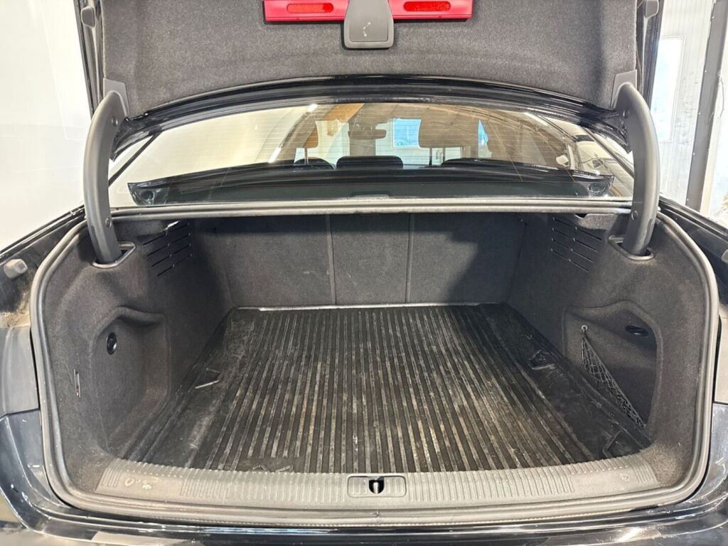 Audi A4 2021 Musta