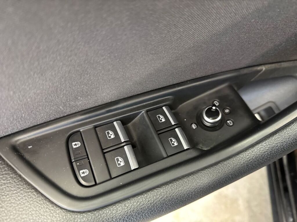 Audi A4 2021 Musta