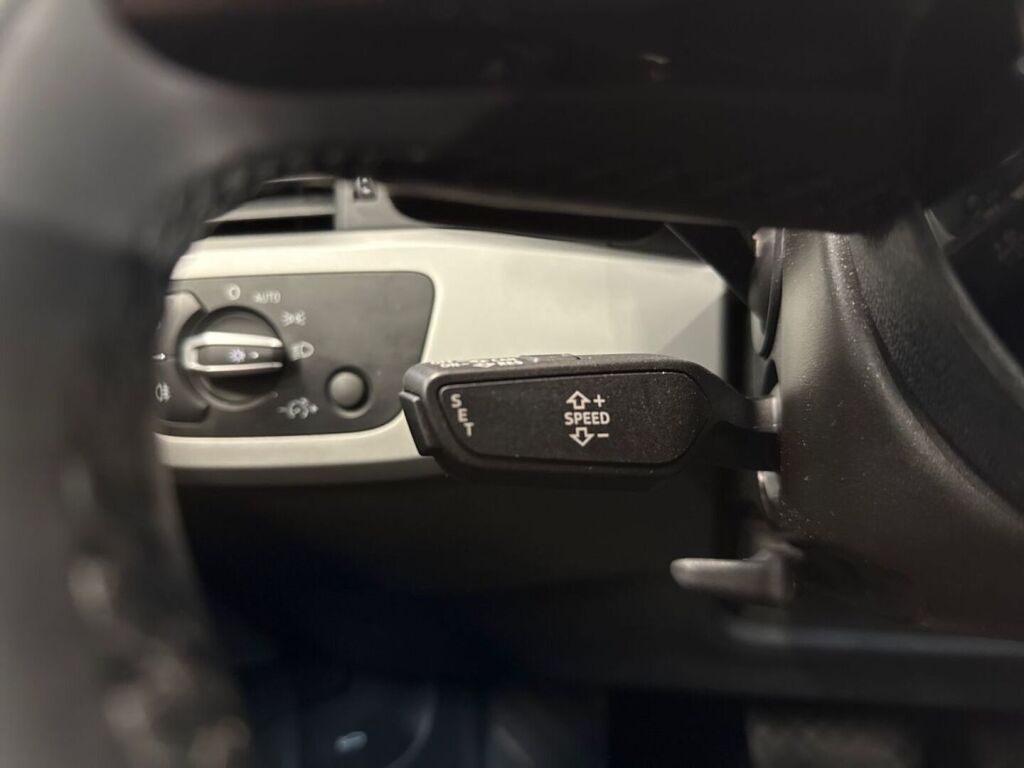 Audi A4 2021 Musta