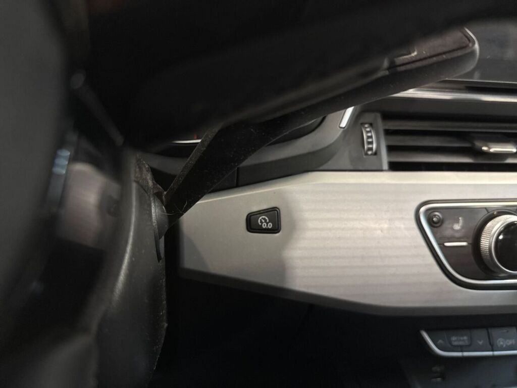 Audi A4 2021 Musta