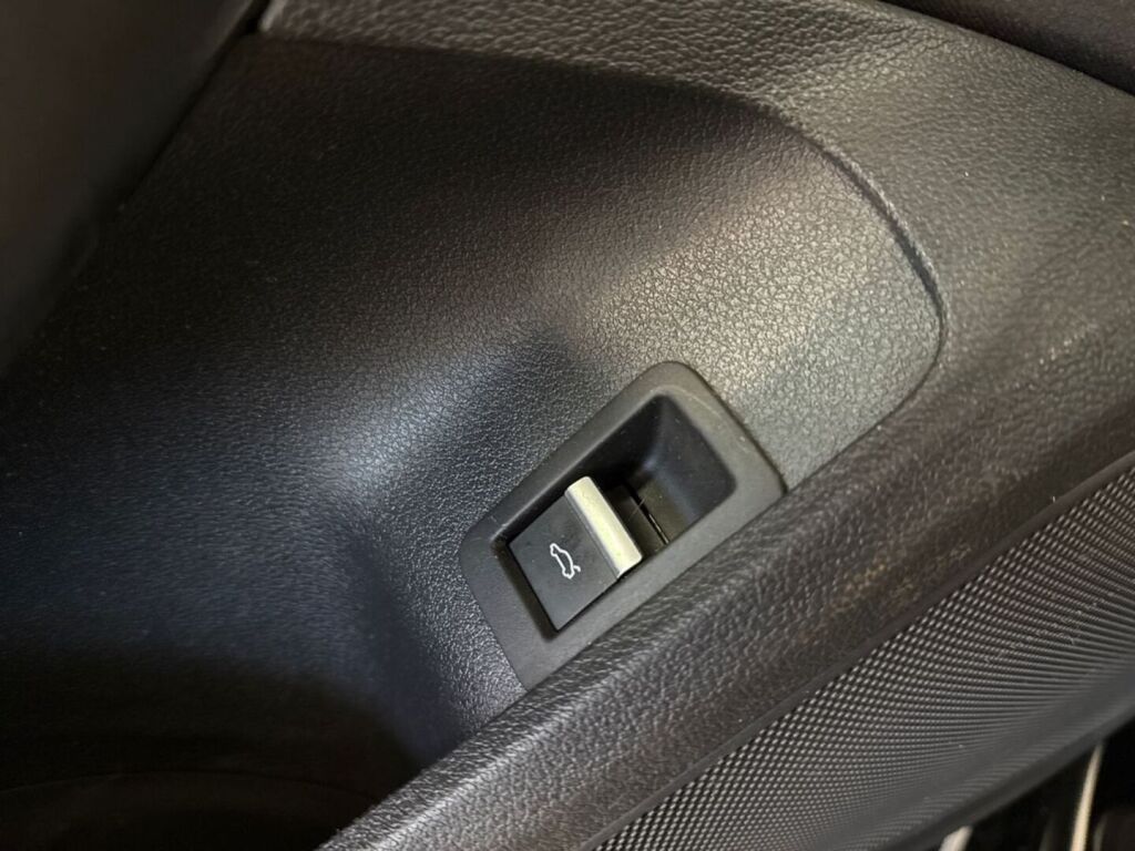 Audi A4 2021 Musta