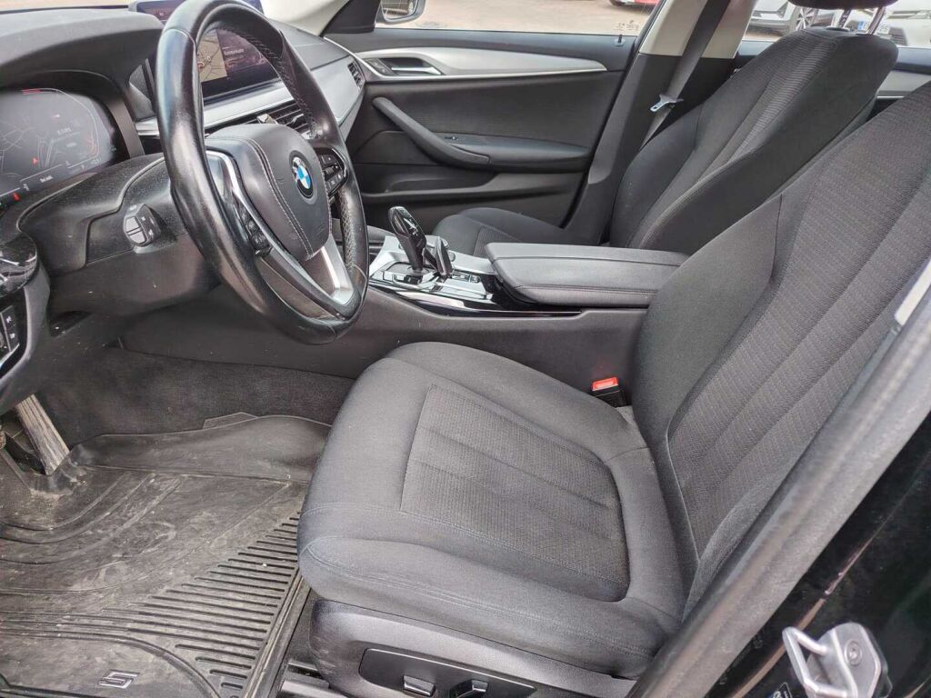 BMW 520 2022 Musta
