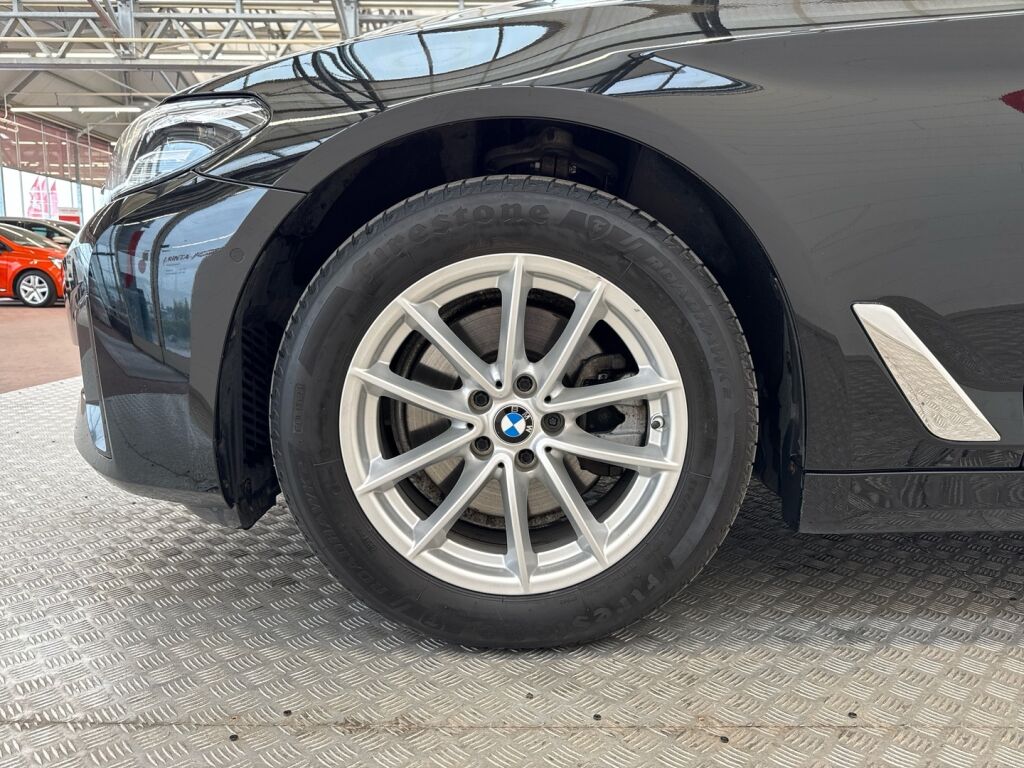 BMW 520 2022 Musta