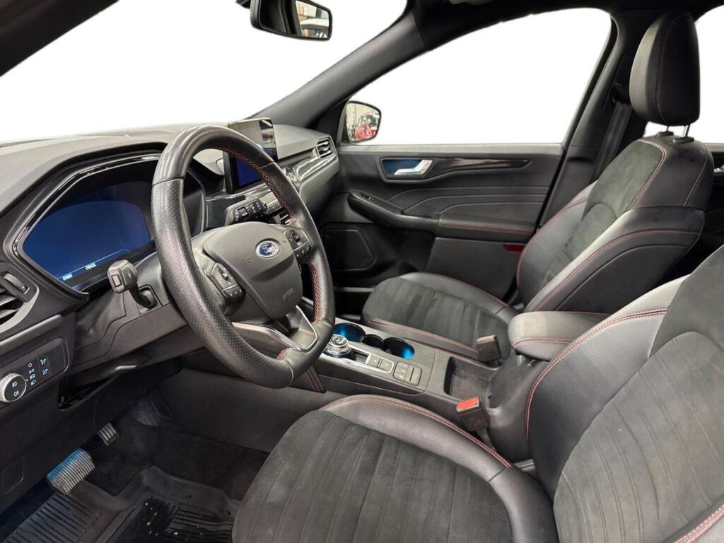 Ford Kuga 2021 Musta