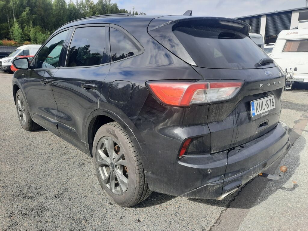 Ford Kuga 2021 Musta