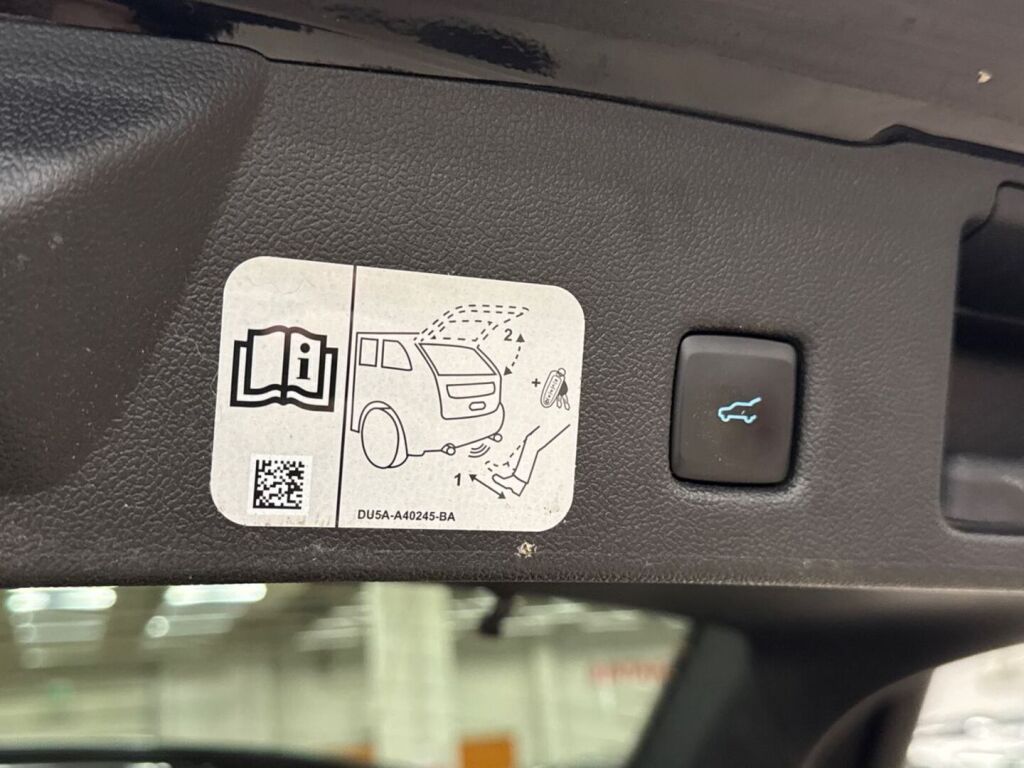 Ford Kuga 2021 Musta