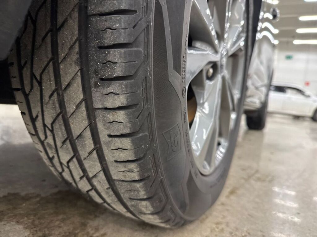 Ford Kuga 2021 Musta