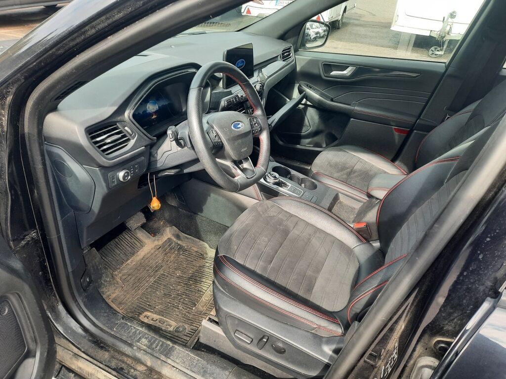 Ford Kuga 2021 Musta