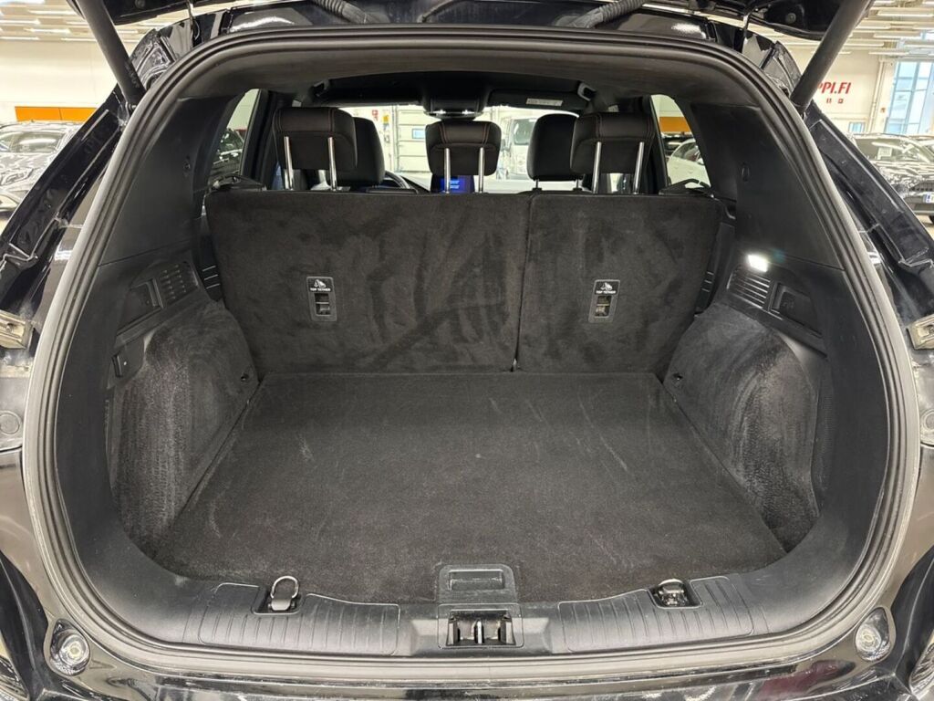 Ford Kuga 2021 Musta