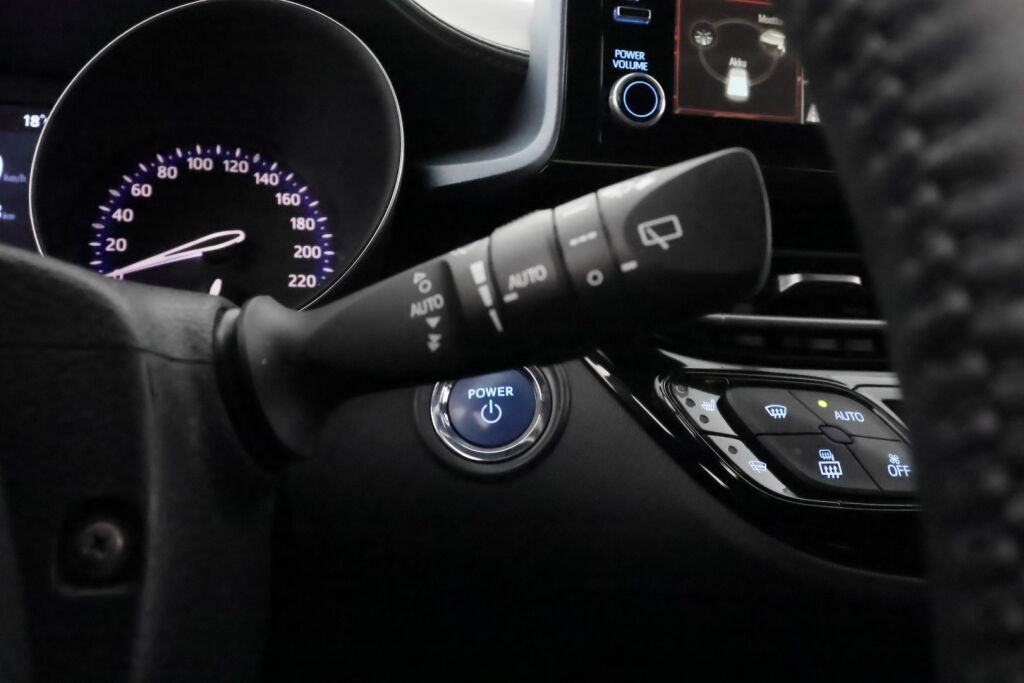 Toyota C-HR 2021 Sininen