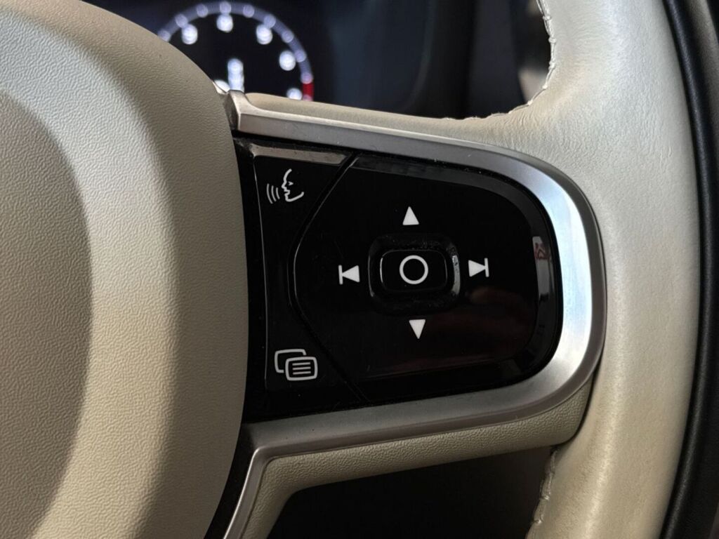 Volvo S60 2021 Musta