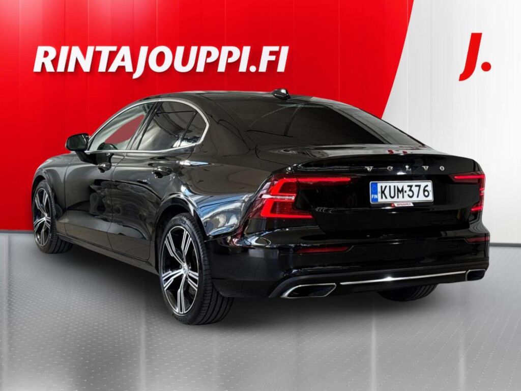 Volvo S60 2021 Musta
