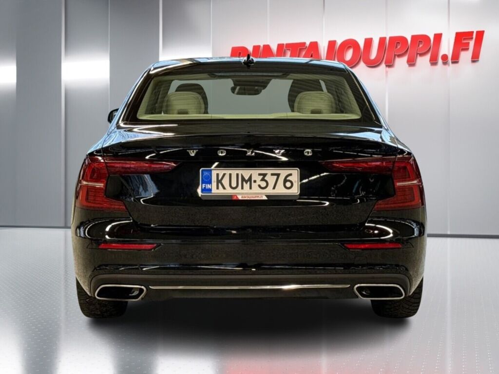 Volvo S60 2021 Musta
