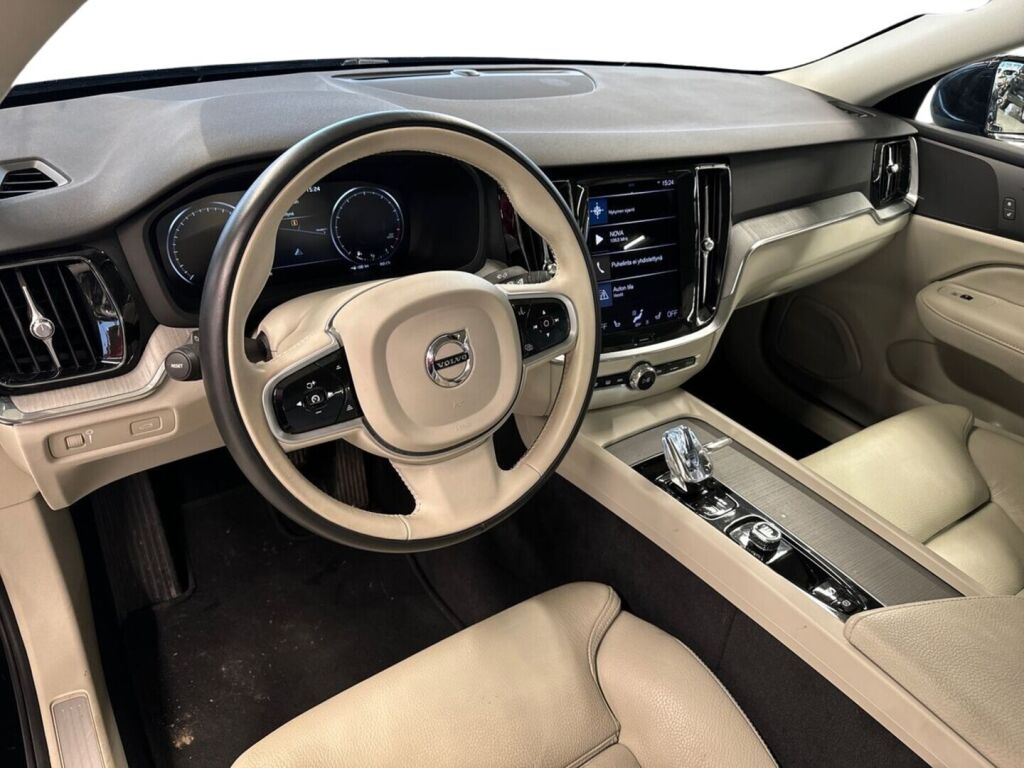 Volvo S60 2021 Musta