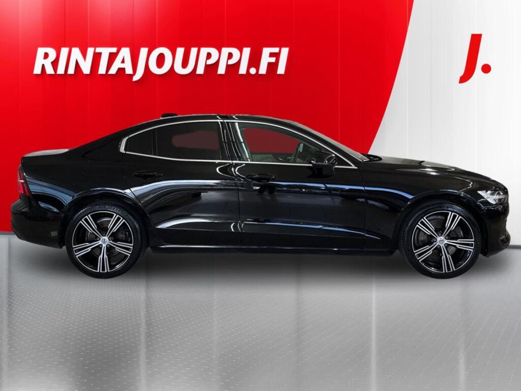 Volvo S60 2021 Musta