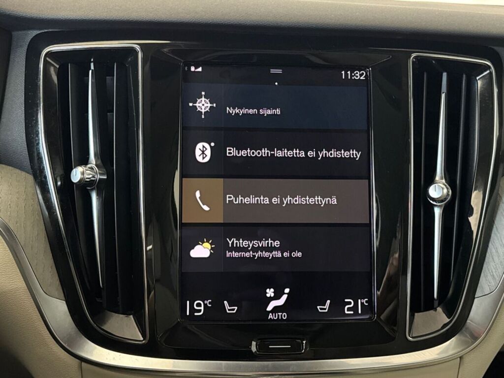 Volvo S60 2021 Musta
