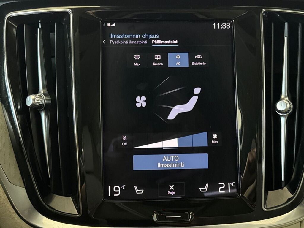 Volvo S60 2021 Musta