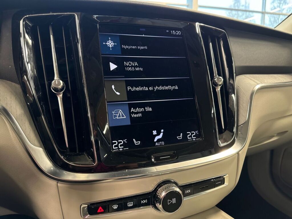 Volvo S60 2021 Musta