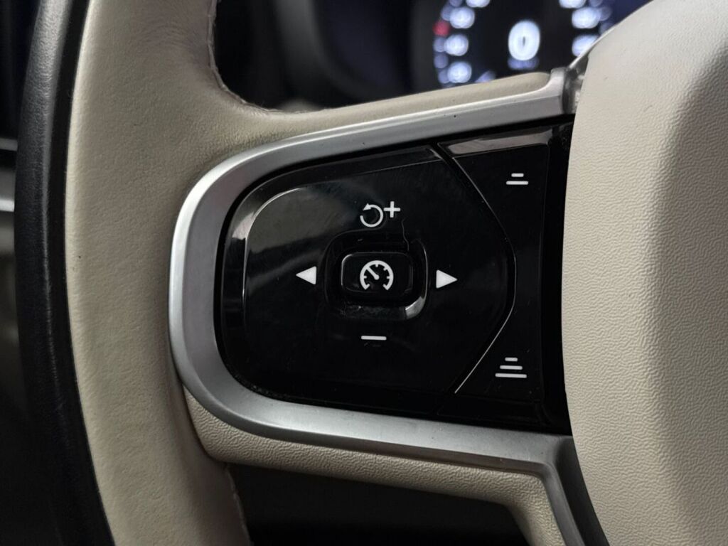 Volvo S60 2021 Musta