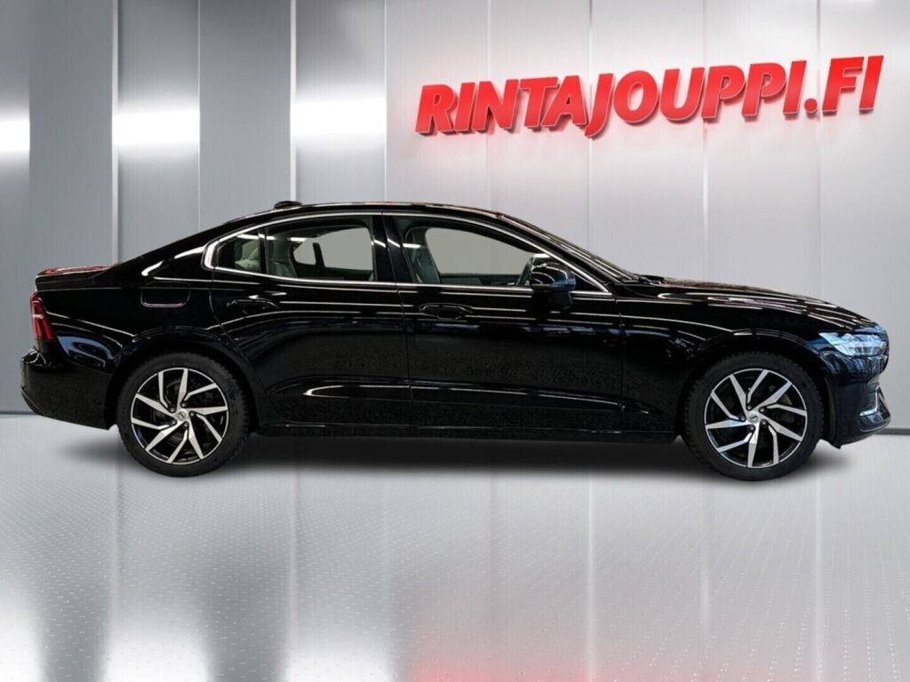 Volvo S60 2021 Musta