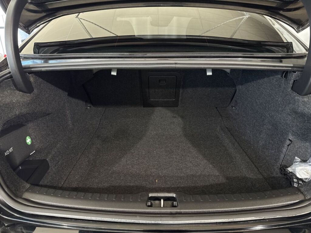 Volvo S60 2021 Musta