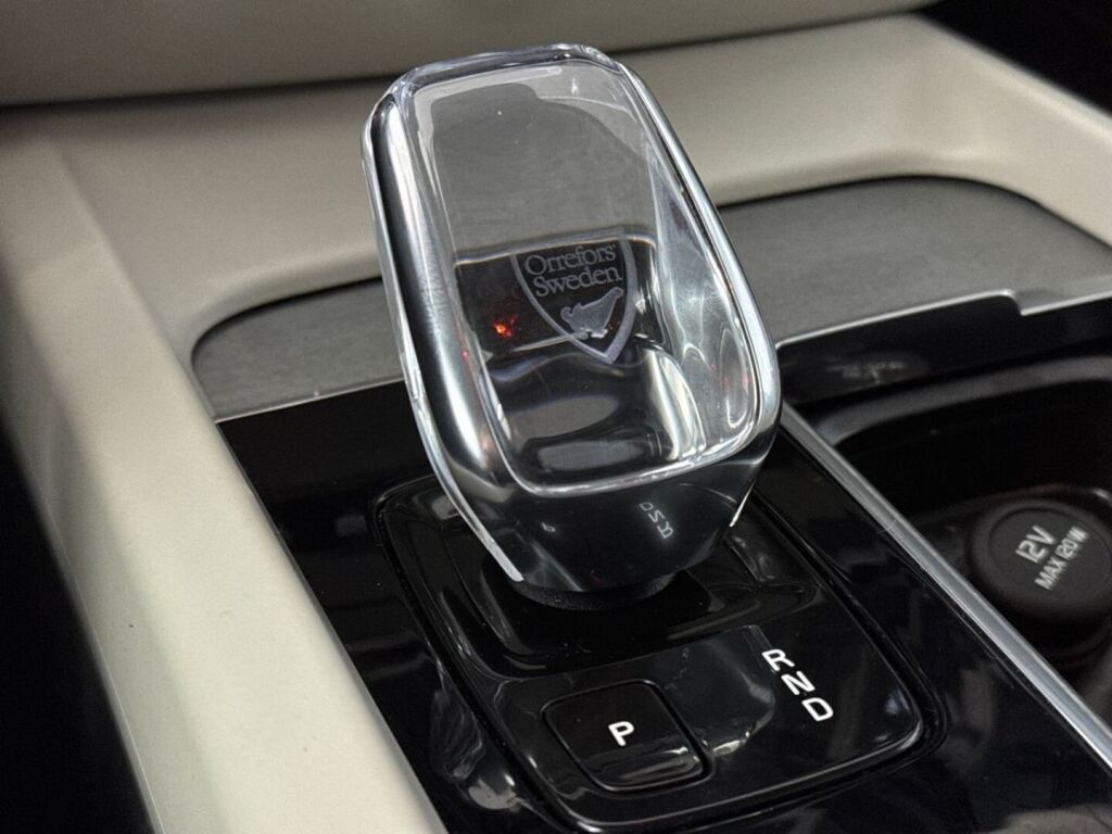 Volvo S60 2021 Musta