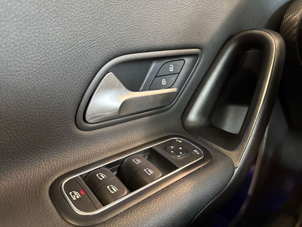 Mercedes-Benz A 2021 Musta