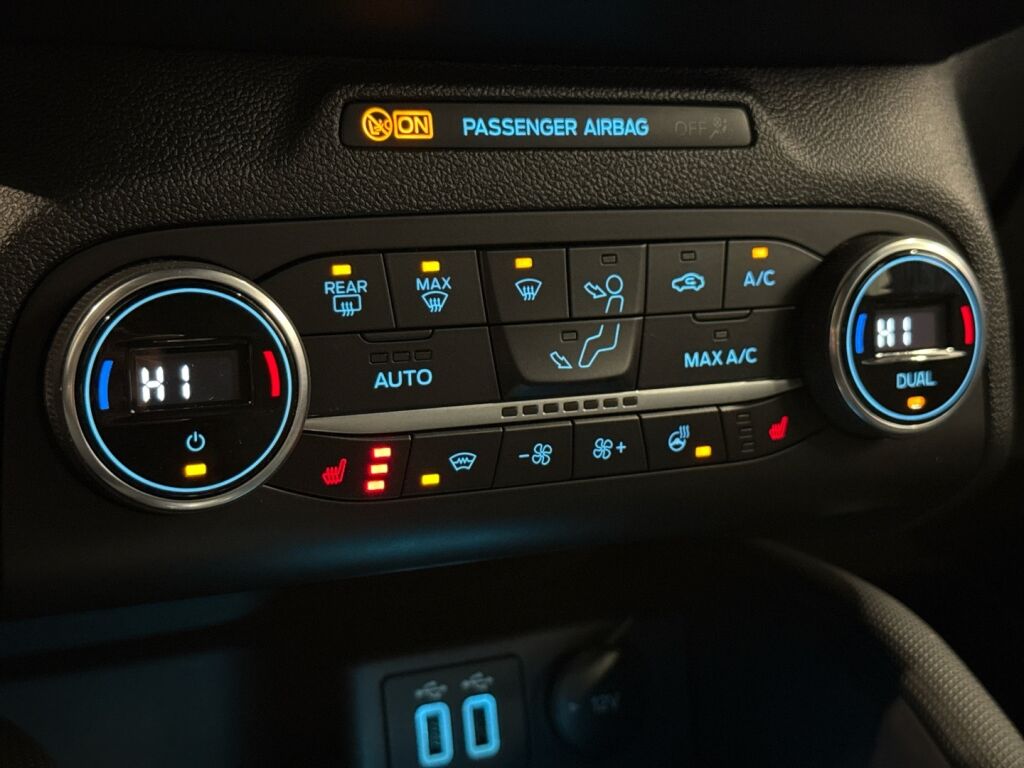 Ford Focus 2021 Valkoinen