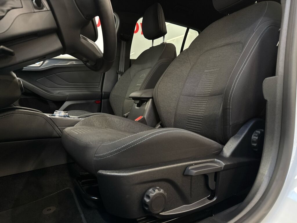 Ford Focus 2021 Valkoinen