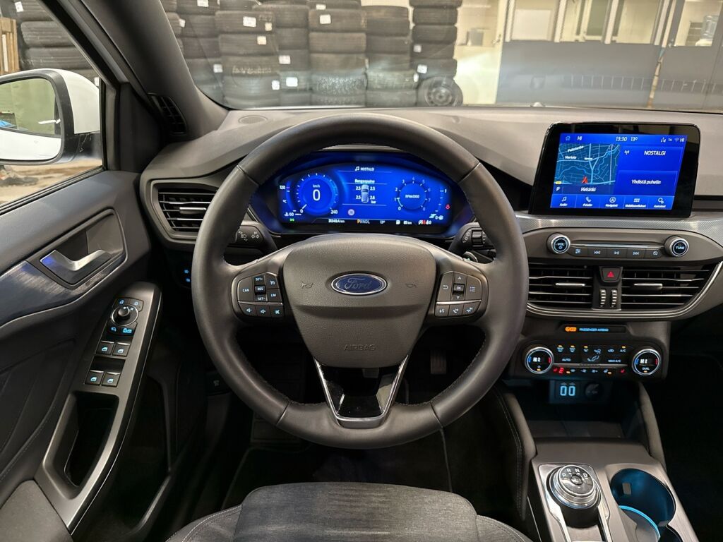 Ford Focus 2021 Valkoinen