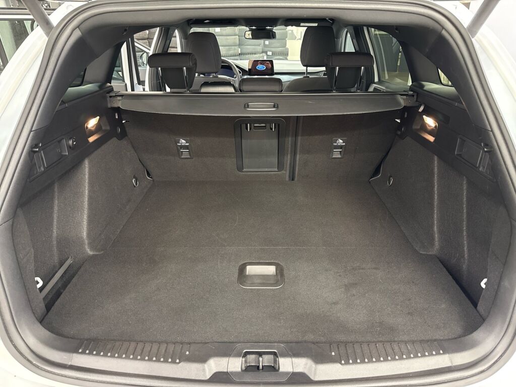 Ford Focus 2021 Valkoinen