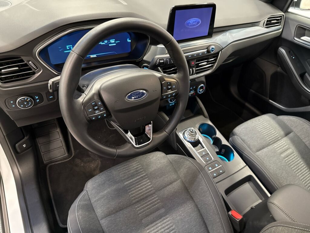 Ford Focus 2021 Valkoinen