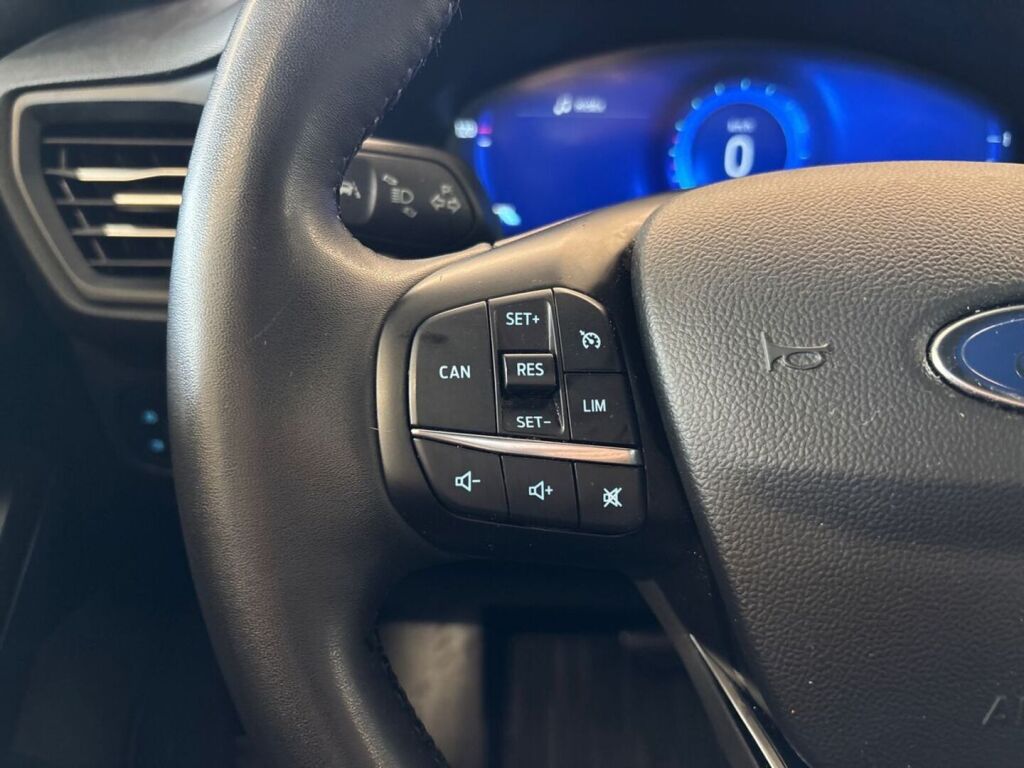 Ford Focus 2021 Valkoinen