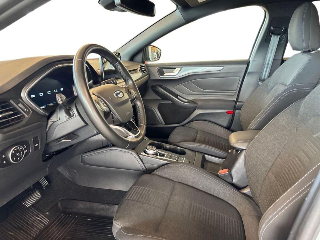 Ford Focus 2021 Valkoinen