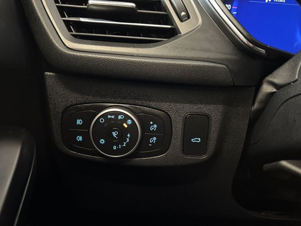 Ford Focus 2021 Valkoinen