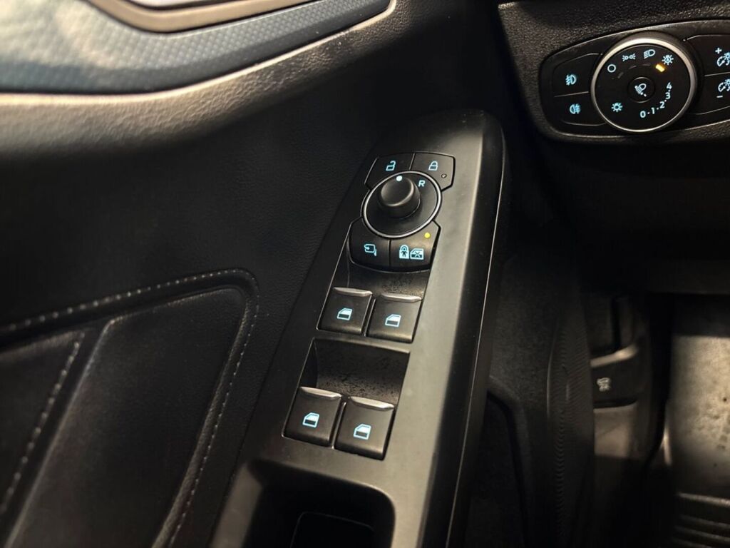 Ford Focus 2021 Valkoinen