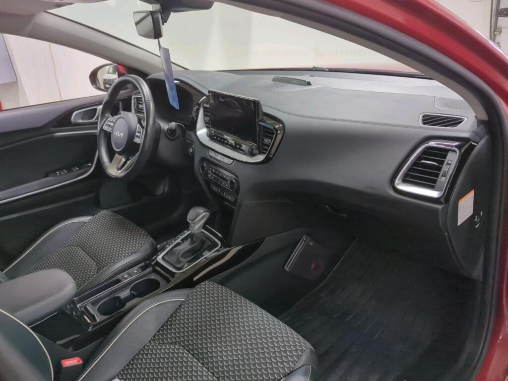Kia XCeed 2023 Punainen