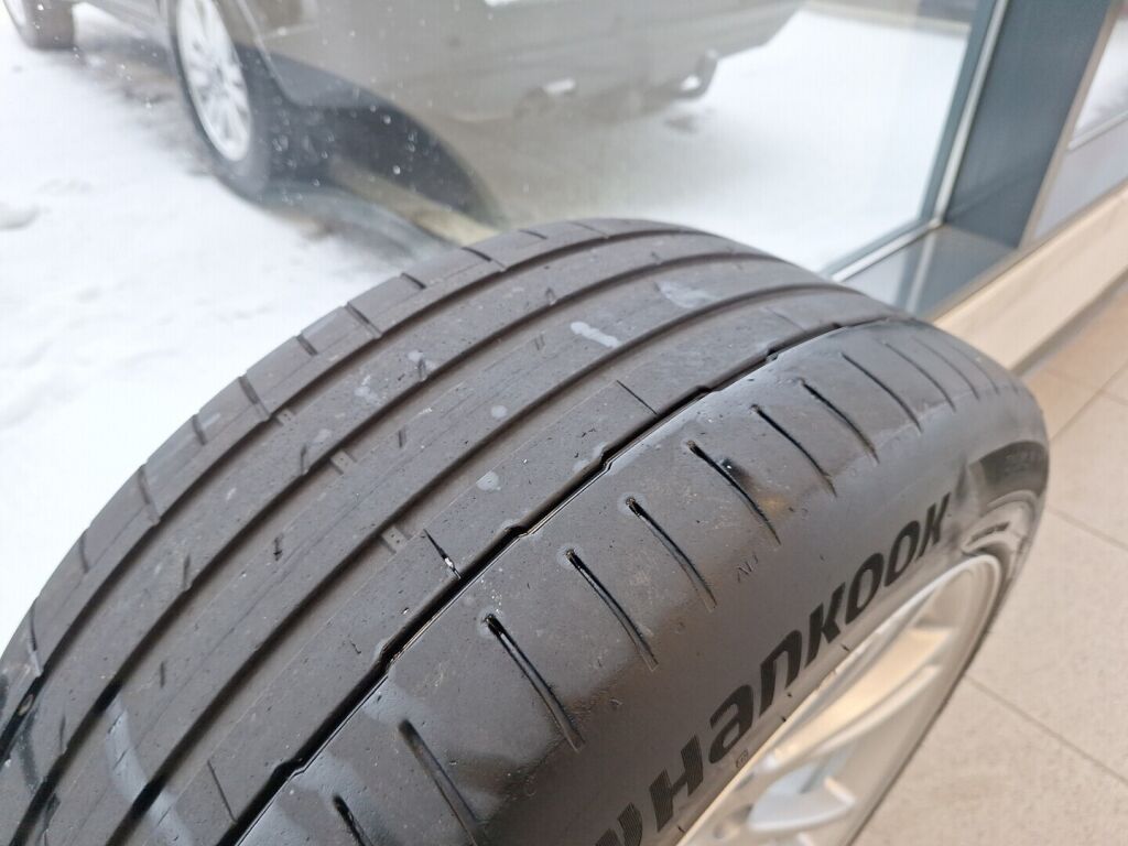 Tesla Model Y 2022 Musta