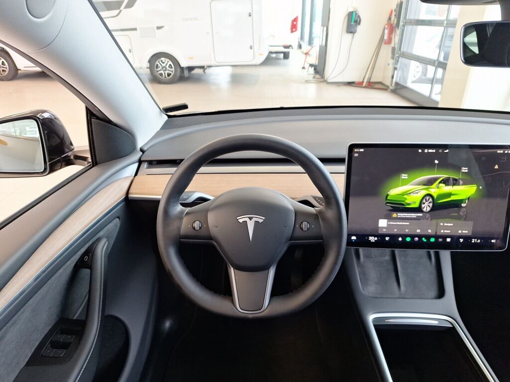 Tesla Model Y 2022 Musta