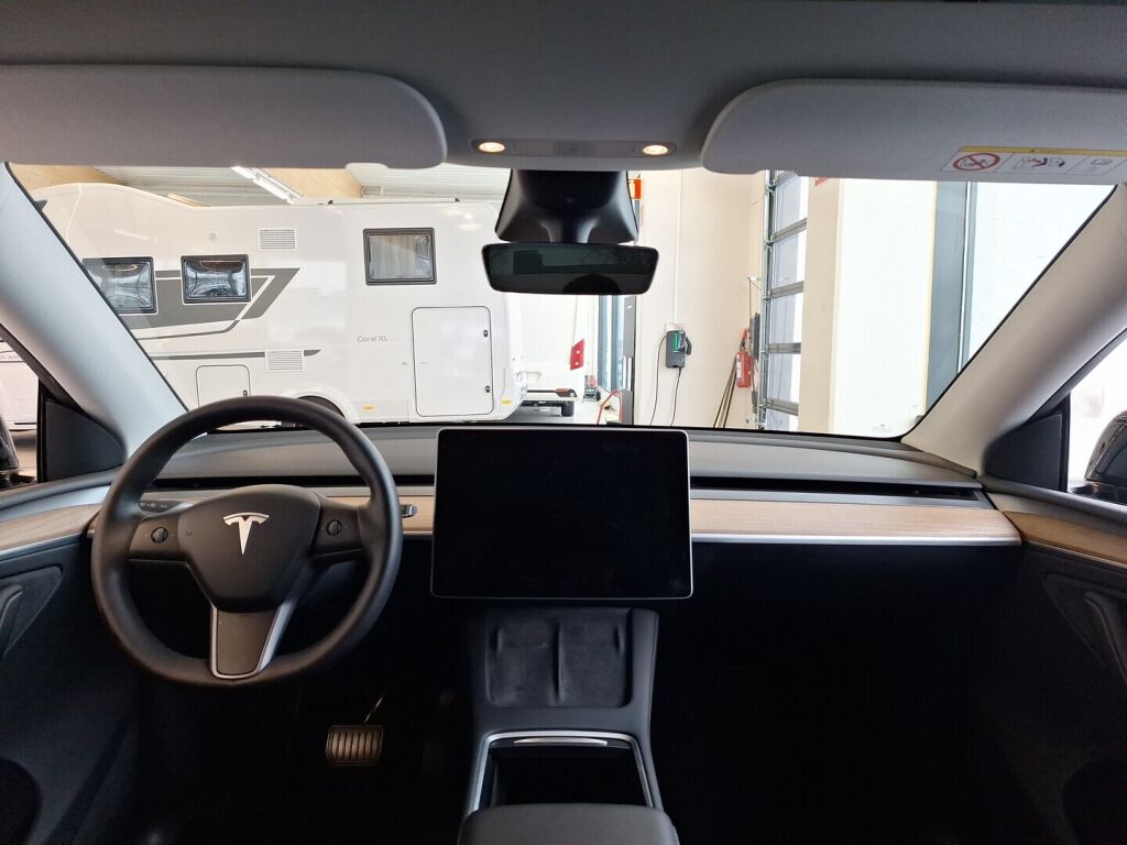 Tesla Model Y 2022 Musta