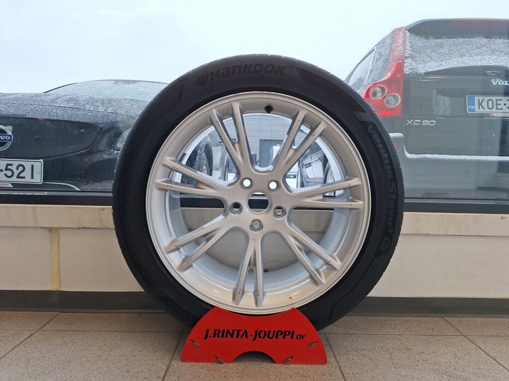 Tesla Model Y 2022 Musta