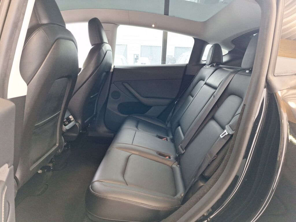 Tesla Model Y 2022 Musta