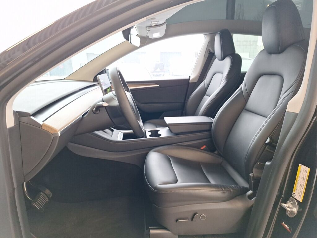 Tesla Model Y 2022 Musta