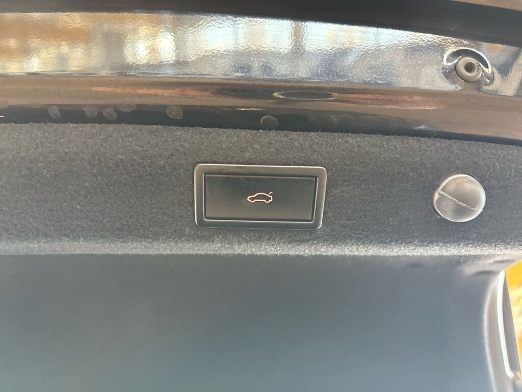 Skoda Superb 2016 Musta