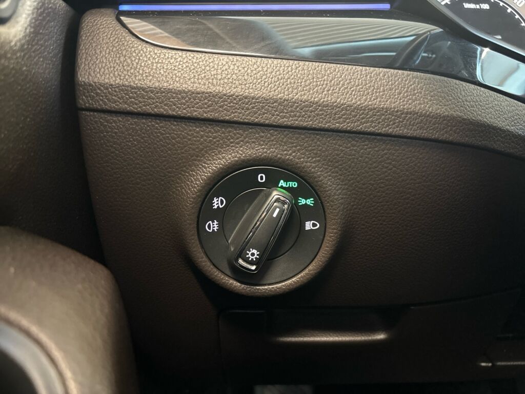 Skoda Superb 2016 Musta