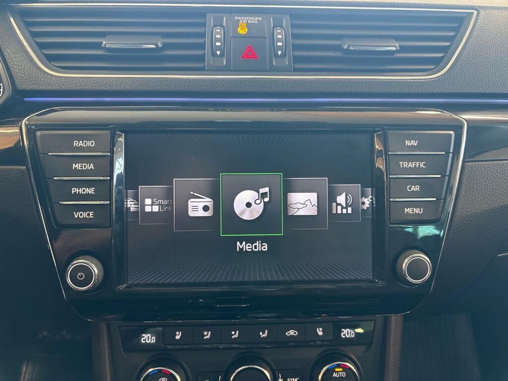 Skoda Superb 2016 Musta